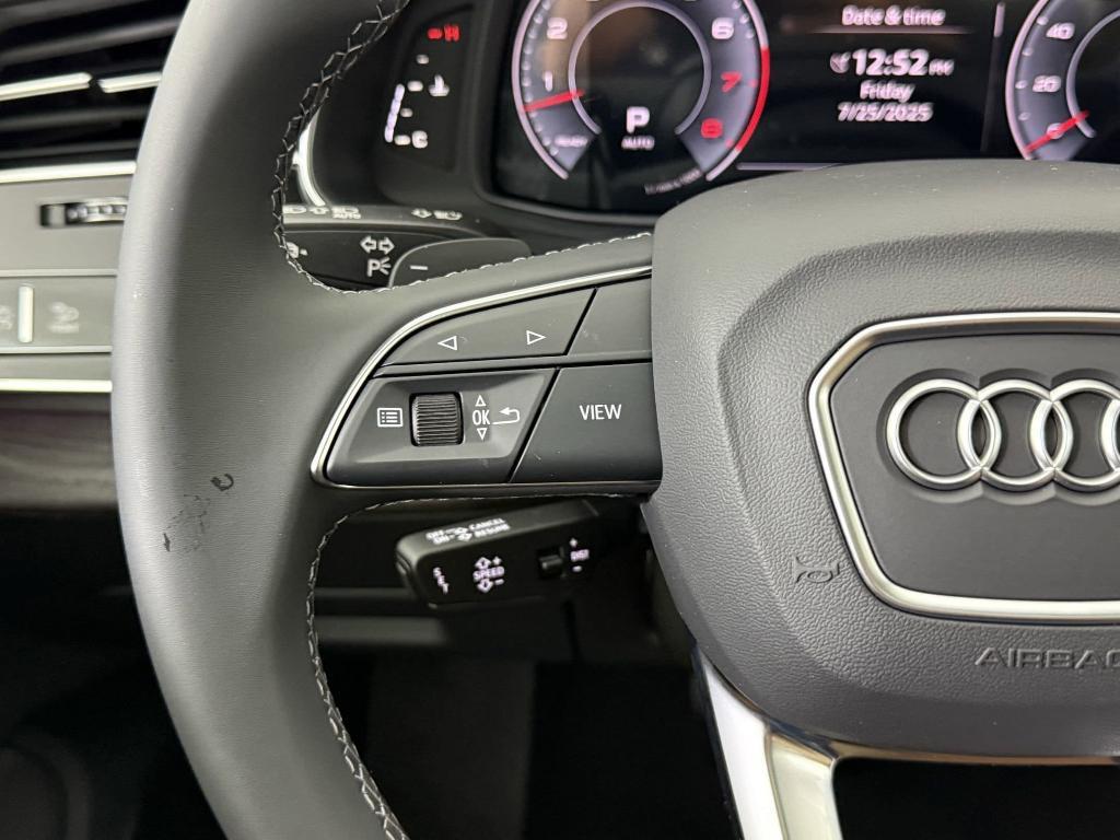 new 2025 Audi Q7 car, priced at $70,361