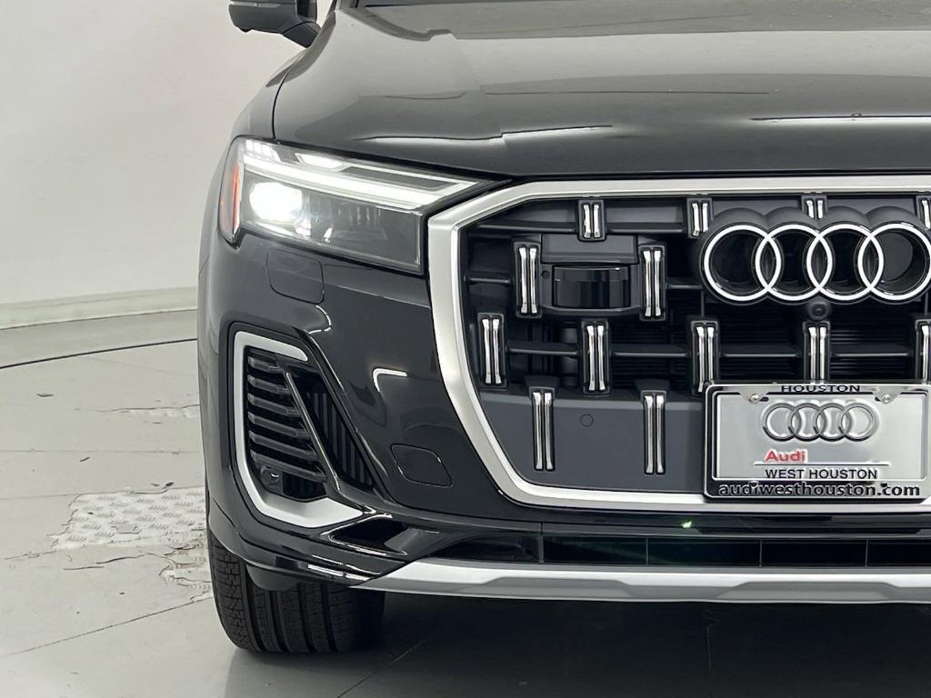 new 2025 Audi Q7 car, priced at $71,892