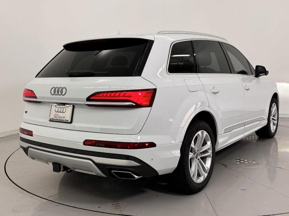 new 2025 Audi Q7 car, priced at $71,802