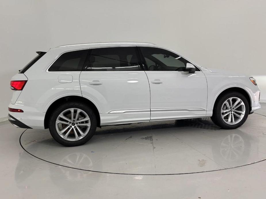 new 2025 Audi Q7 car, priced at $71,802