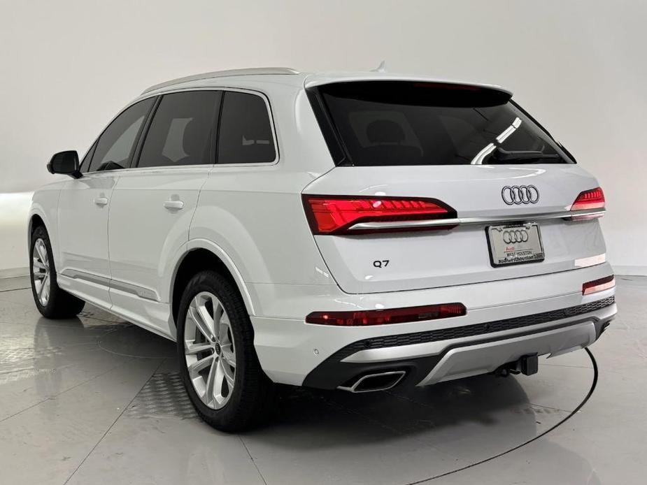 new 2025 Audi Q7 car, priced at $71,802