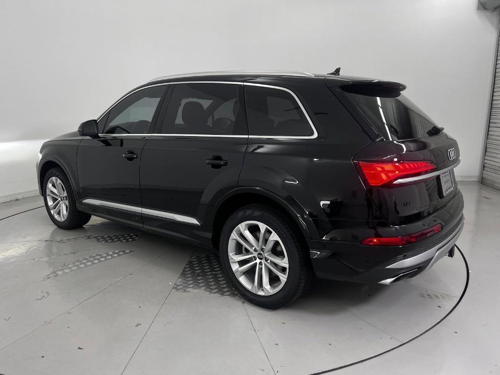 new 2025 Audi Q7 car, priced at $71,802