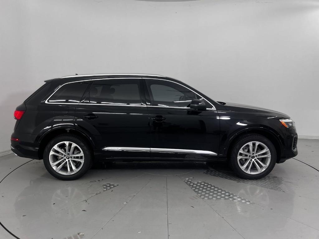 new 2025 Audi Q7 car, priced at $71,802