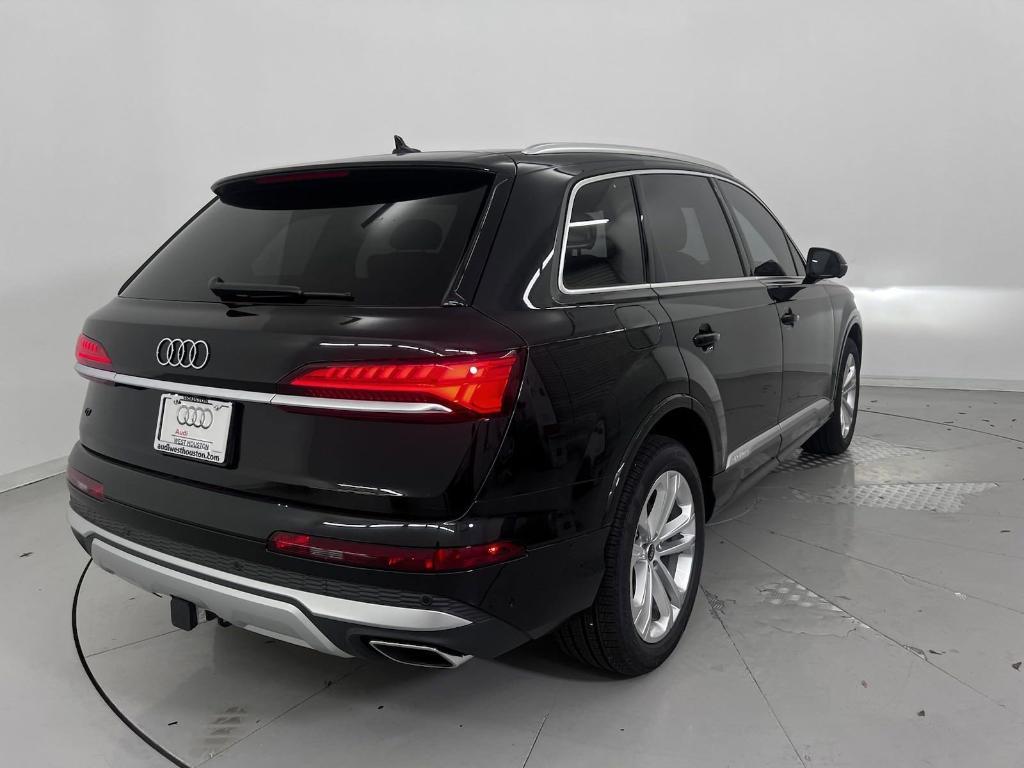 new 2025 Audi Q7 car, priced at $71,802