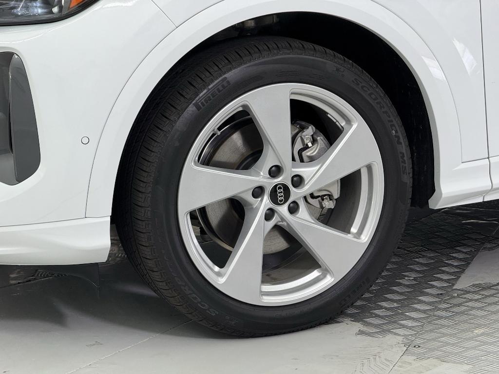 new 2025 Audi Q5 car, priced at $61,681