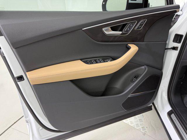 new 2025 Audi Q7 car, priced at $71,121
