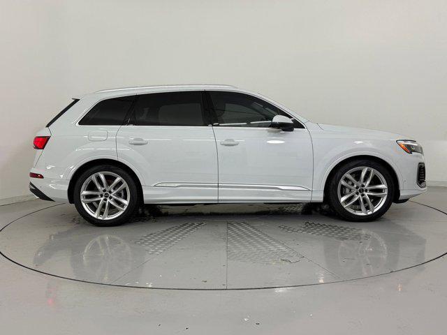 new 2025 Audi Q7 car, priced at $71,121