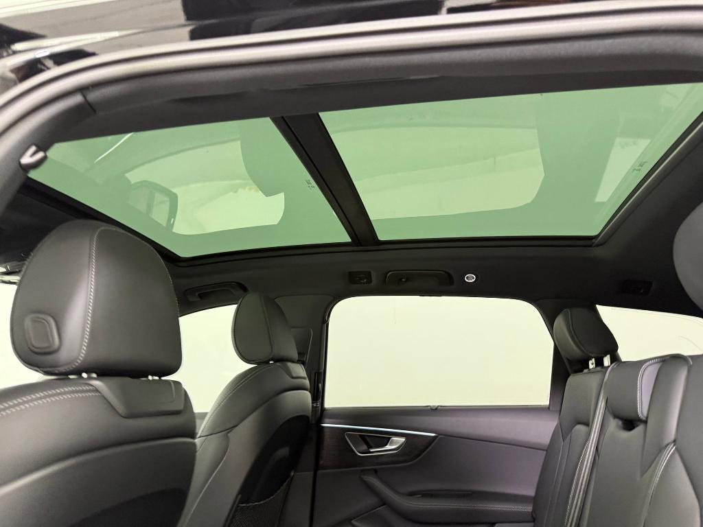 new 2026 Audi Q7 car, priced at $77,851