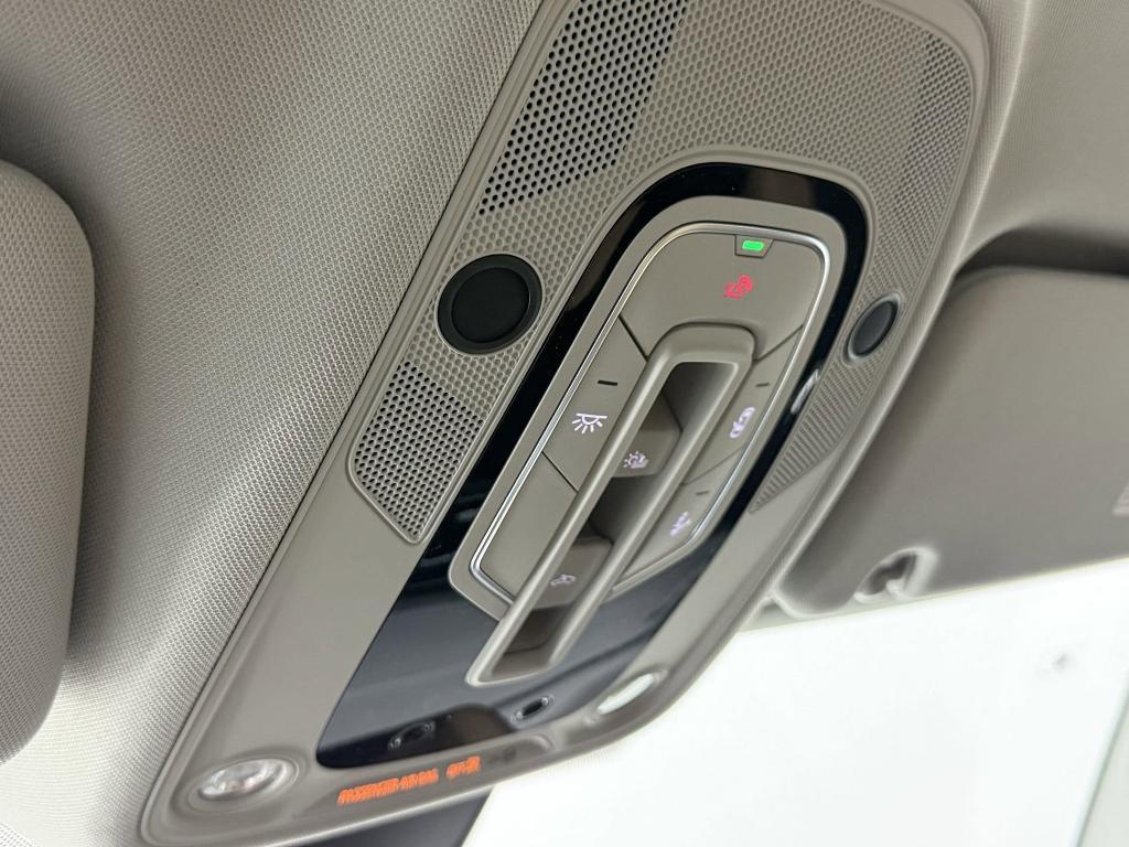 new 2025 Audi Q7 car, priced at $70,831