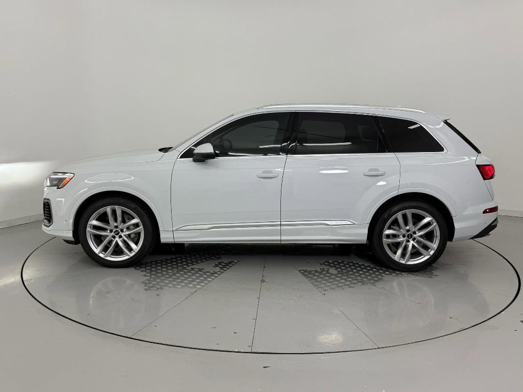 new 2025 Audi Q7 car, priced at $70,831