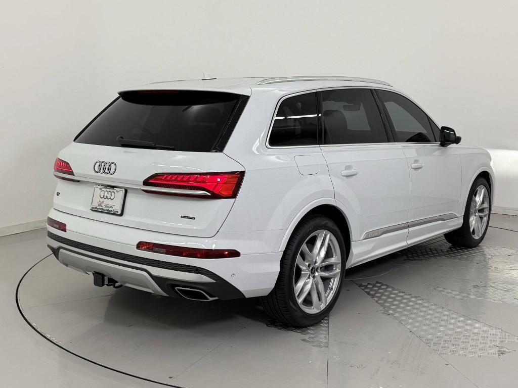 new 2025 Audi Q7 car, priced at $70,831