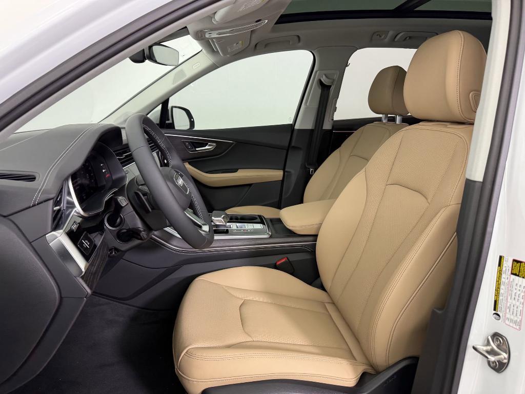 new 2025 Audi Q7 car, priced at $70,831