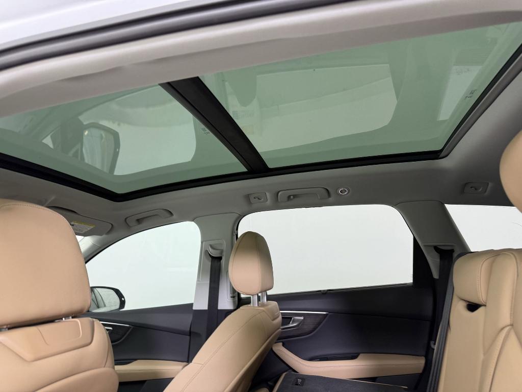 new 2025 Audi Q7 car, priced at $70,831