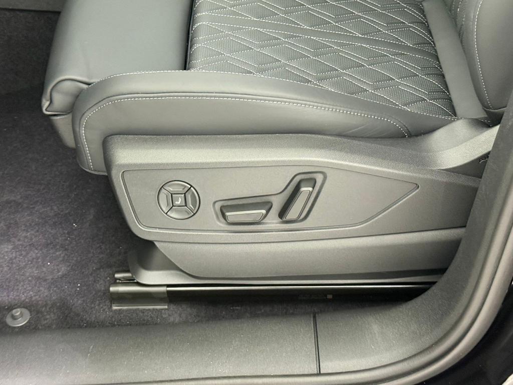 new 2025 Audi SQ5 car, priced at $74,915