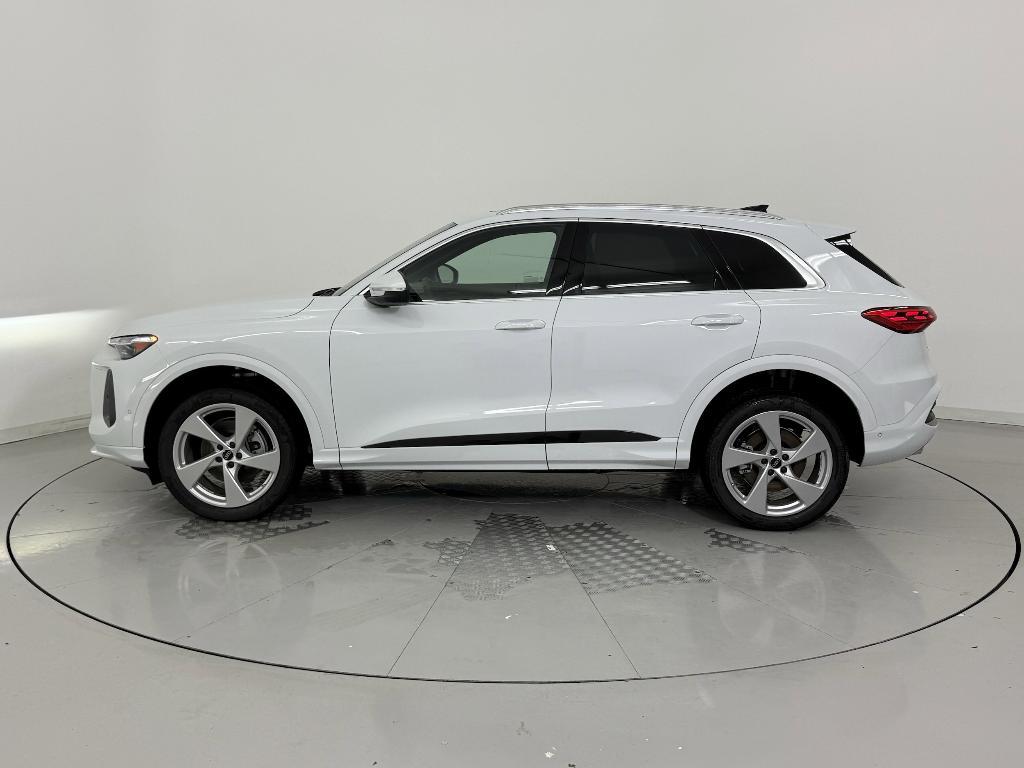 new 2025 Audi Q5 car, priced at $59,461