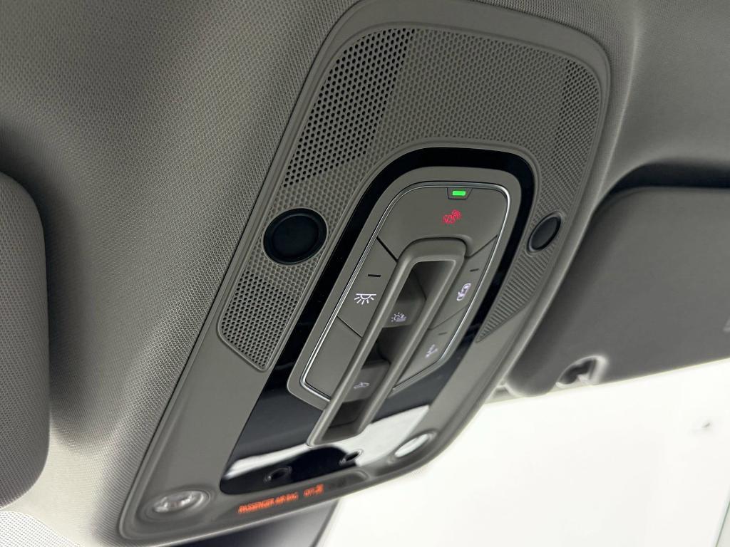 new 2025 Audi Q7 car, priced at $70,361