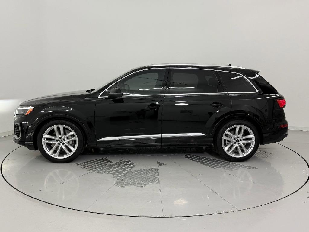 new 2025 Audi Q7 car, priced at $71,121