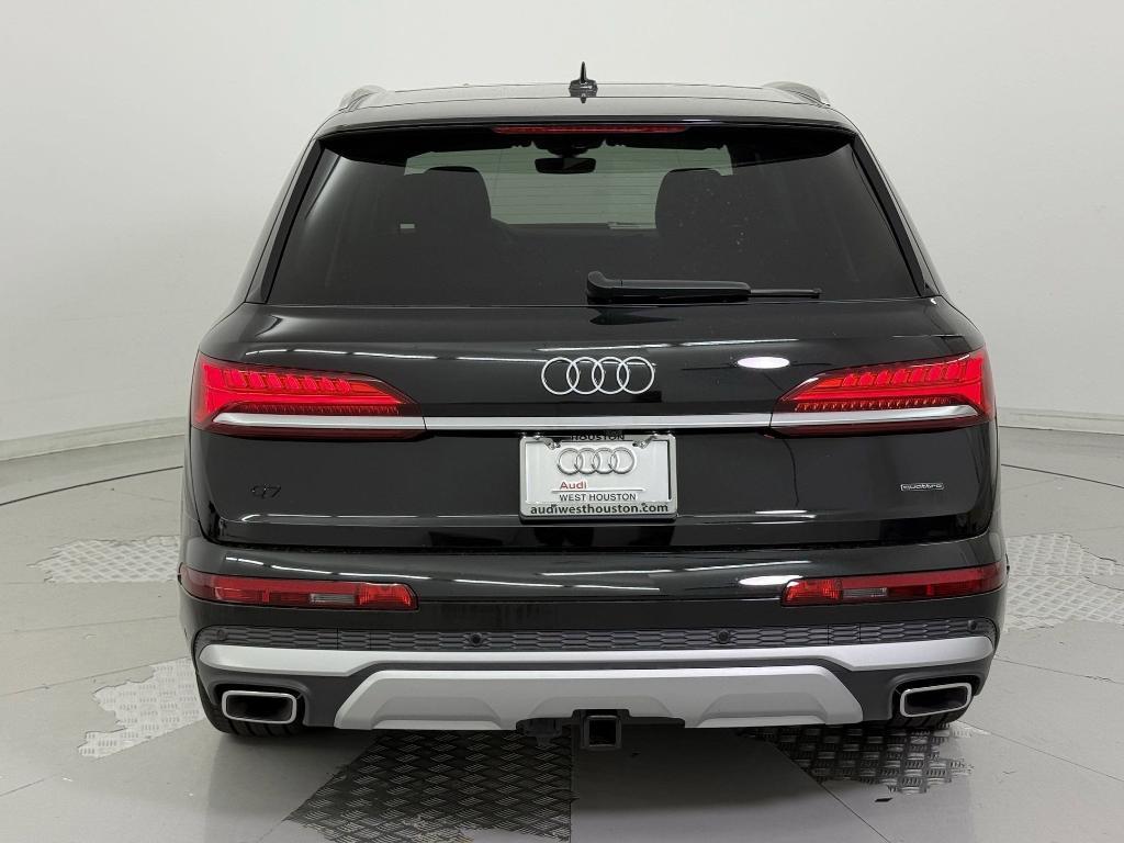 new 2025 Audi Q7 car, priced at $71,121