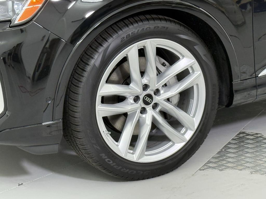 new 2025 Audi Q7 car, priced at $70,361
