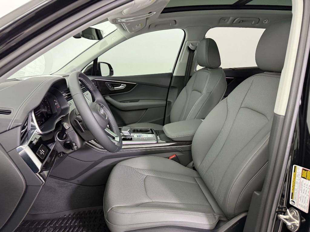 new 2025 Audi Q7 car, priced at $71,121