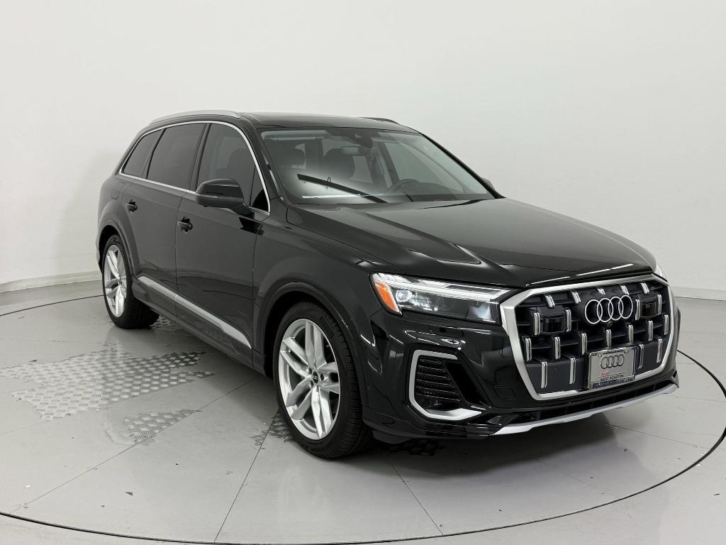new 2025 Audi Q7 car, priced at $71,121