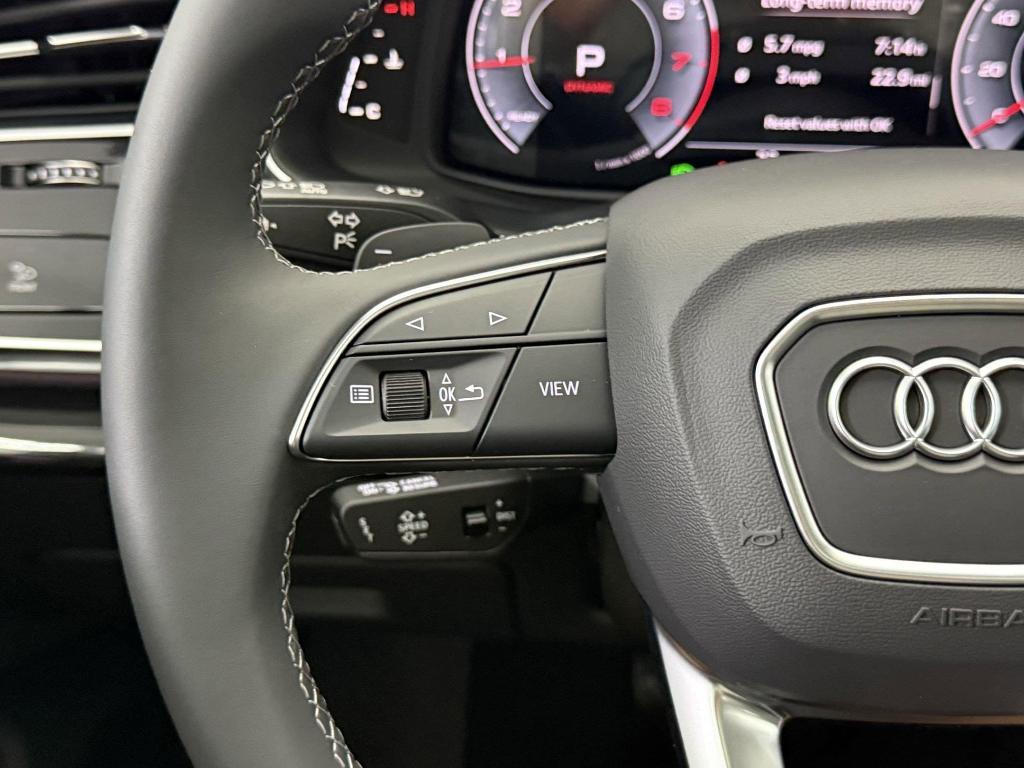 new 2025 Audi Q7 car, priced at $71,121