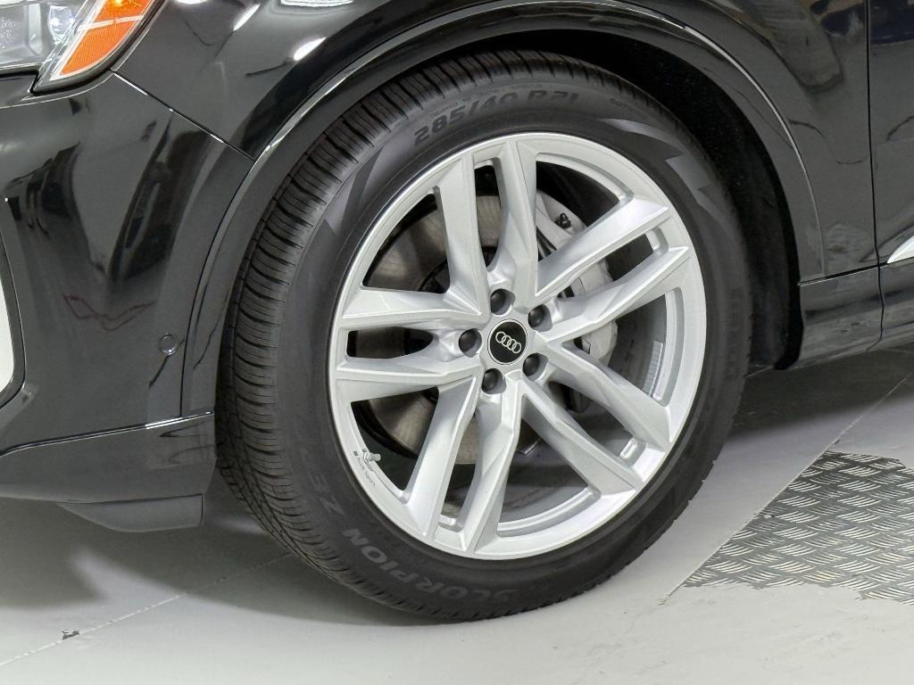 new 2025 Audi Q7 car, priced at $71,121