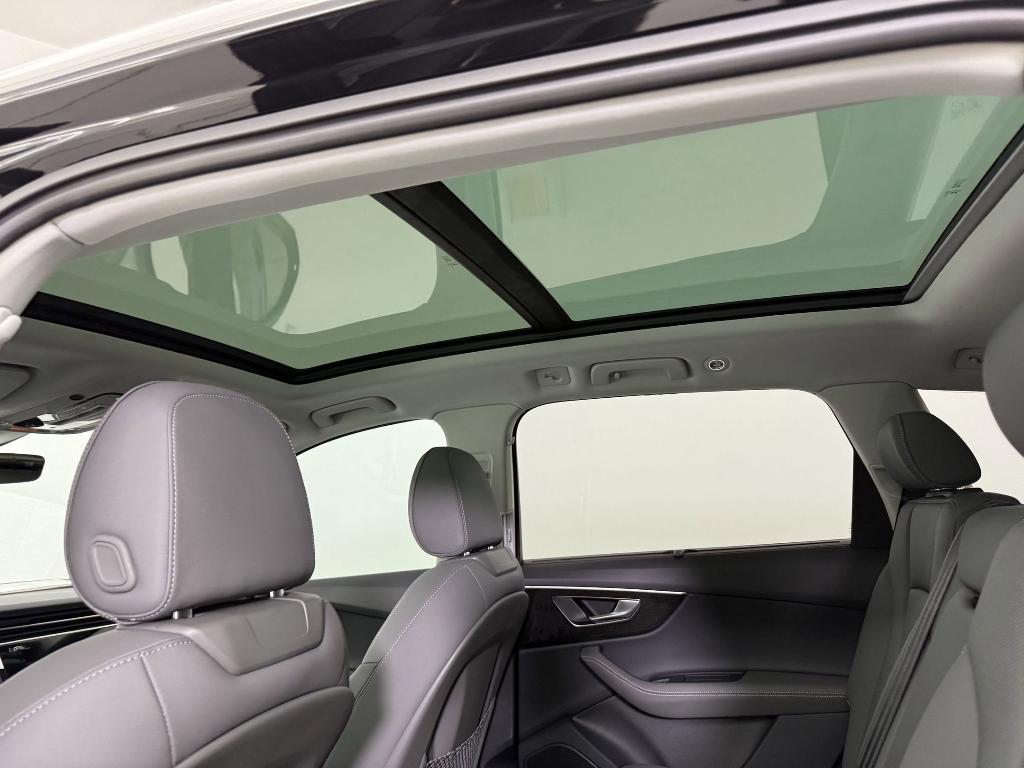 new 2025 Audi Q7 car, priced at $70,361