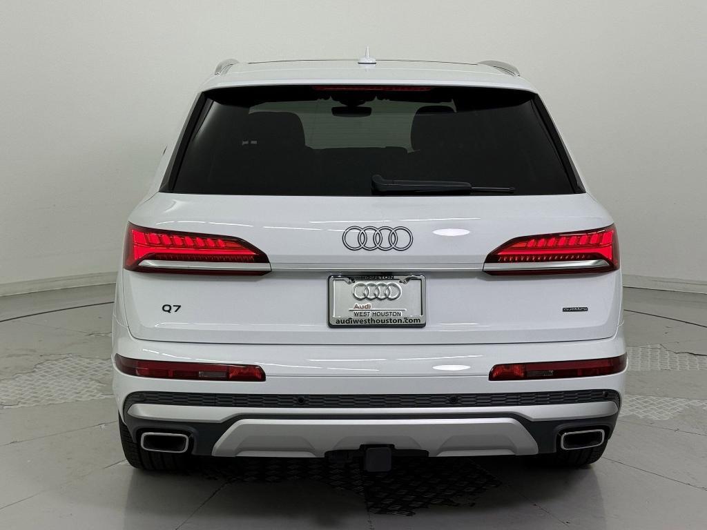 new 2025 Audi Q7 car, priced at $71,121