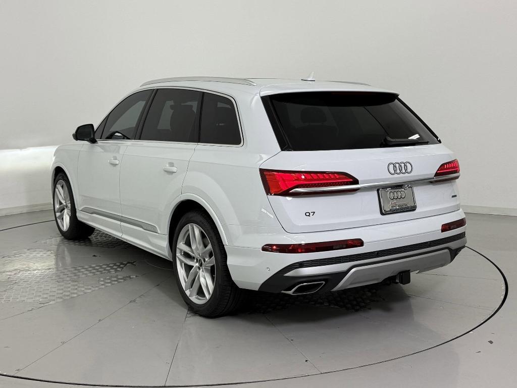 new 2025 Audi Q7 car, priced at $71,121