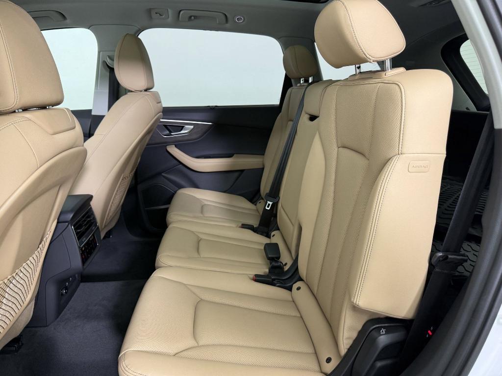 new 2025 Audi Q7 car, priced at $71,121
