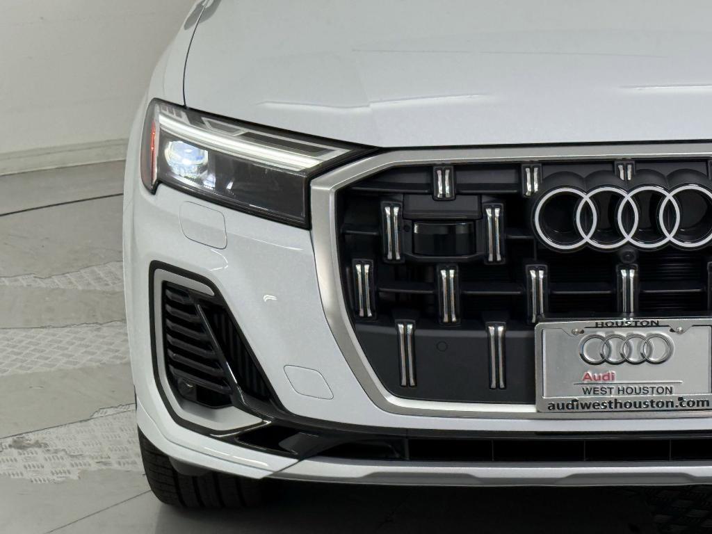 new 2025 Audi Q7 car, priced at $70,361