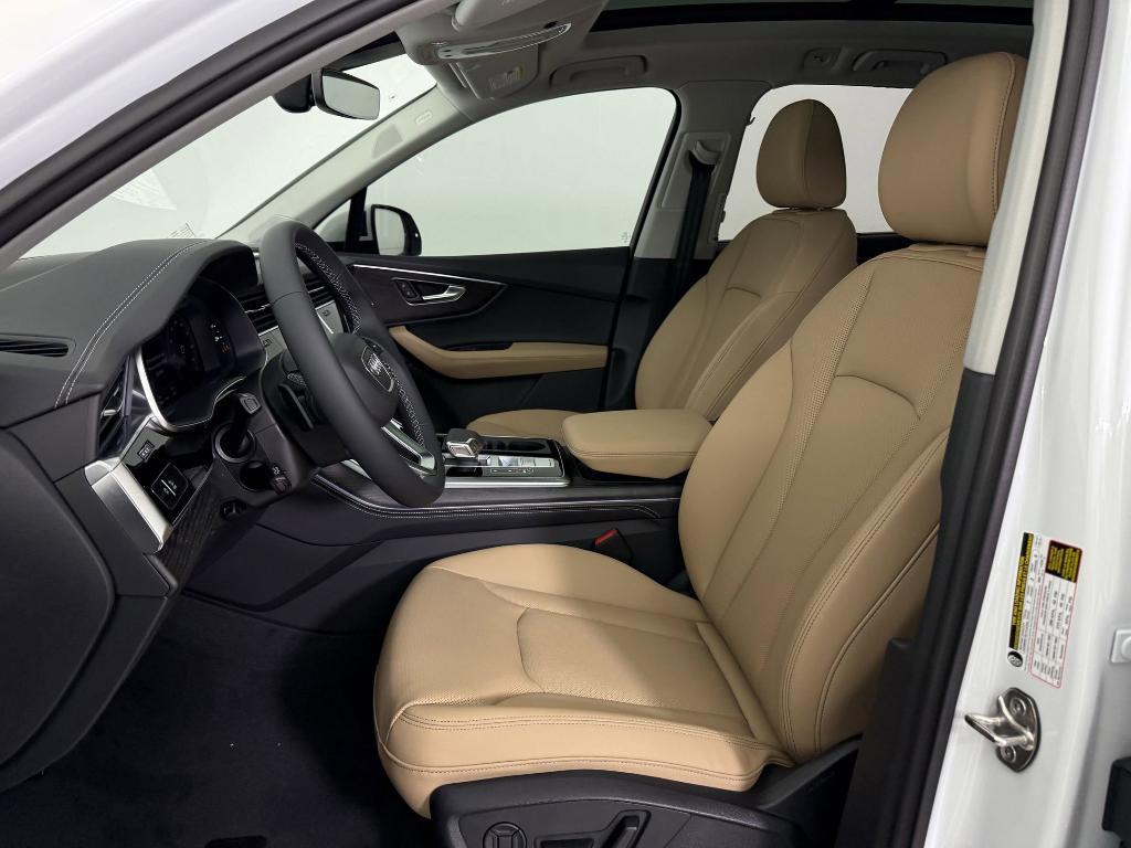 new 2025 Audi Q7 car, priced at $70,361