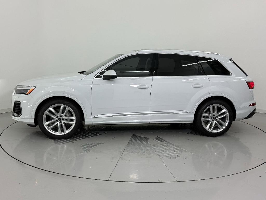 new 2025 Audi Q7 car, priced at $71,121