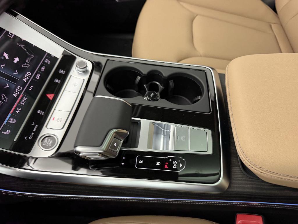new 2025 Audi Q7 car, priced at $70,361