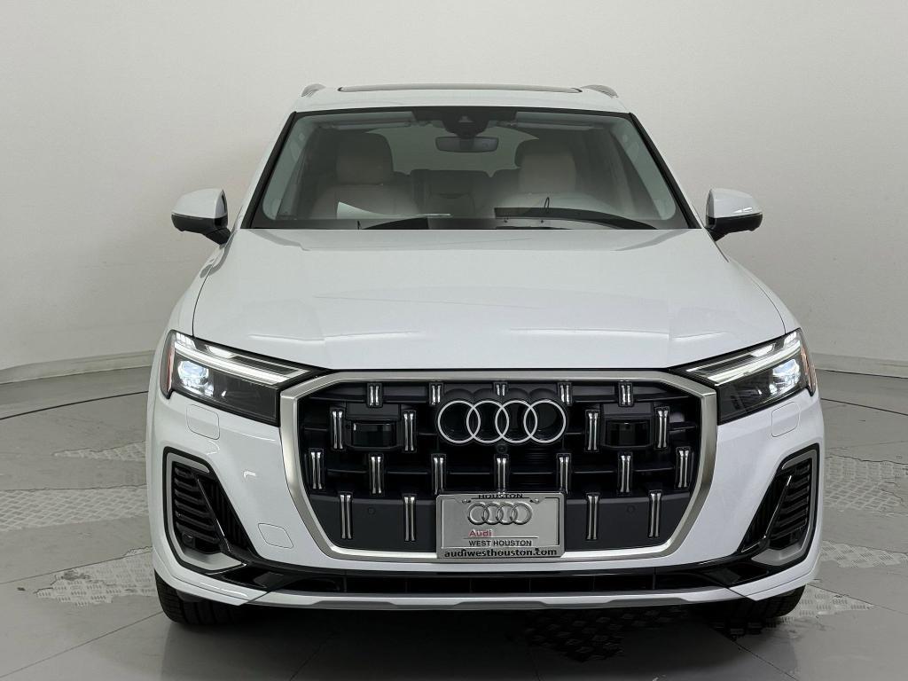 new 2025 Audi Q7 car, priced at $68,832