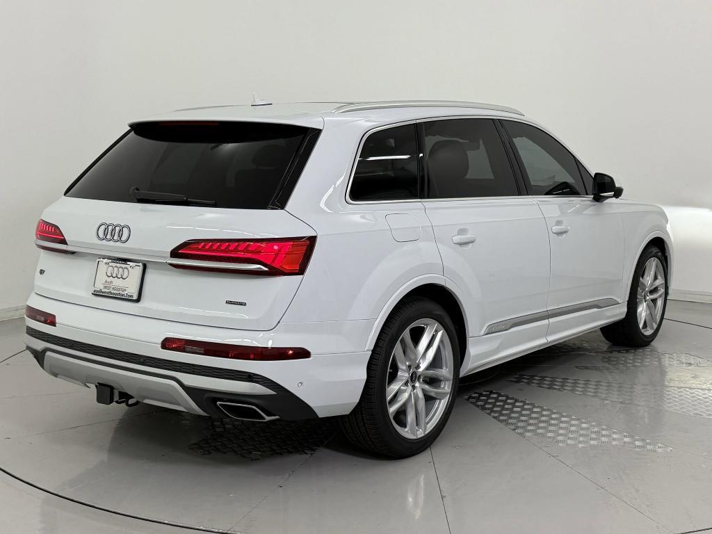 new 2025 Audi Q7 car, priced at $70,361