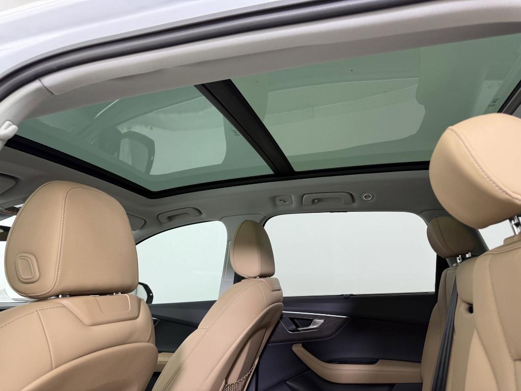 new 2025 Audi Q7 car, priced at $71,121