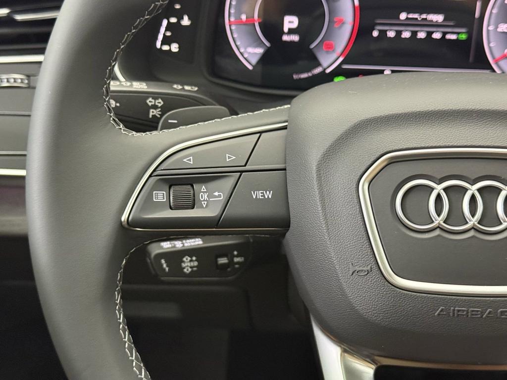 new 2025 Audi Q7 car, priced at $70,361
