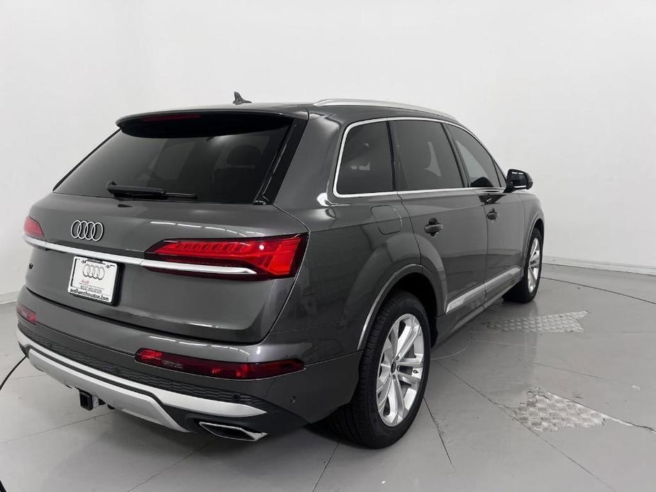 new 2025 Audi Q7 car, priced at $71,892