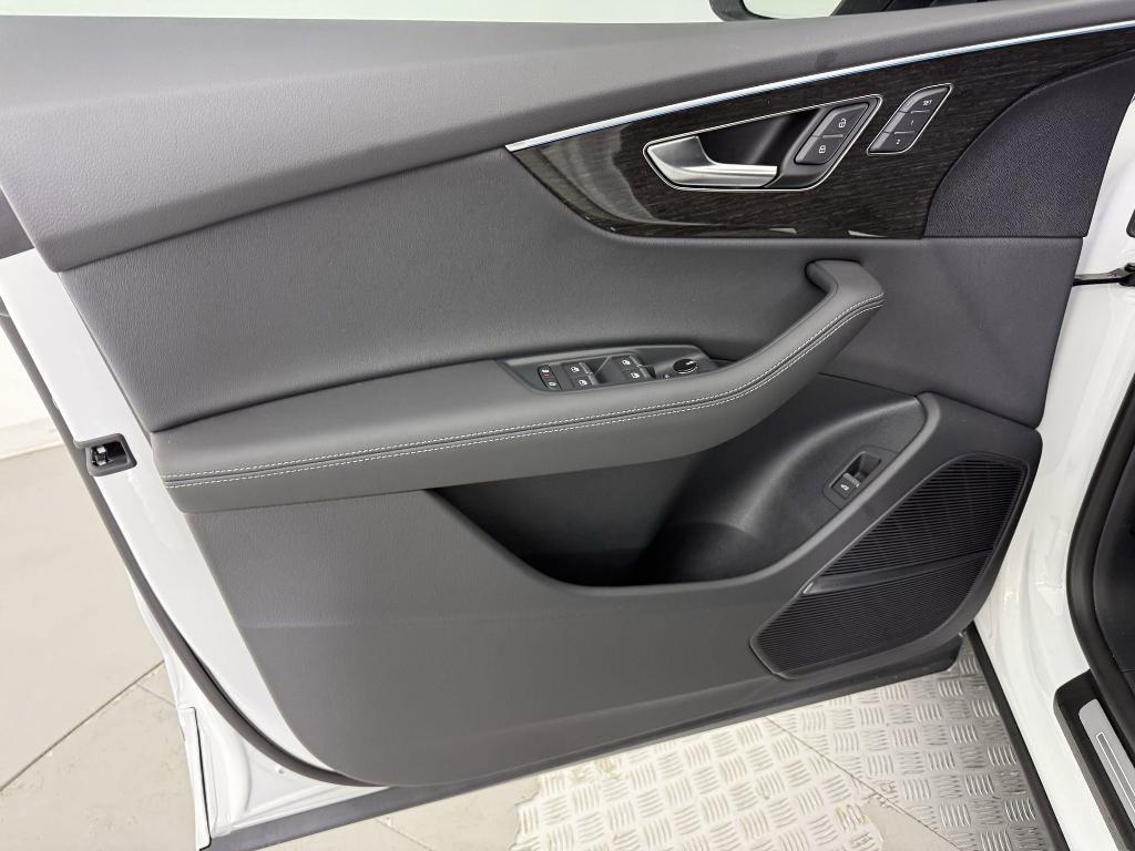 new 2025 Audi Q8 car, priced at $81,101