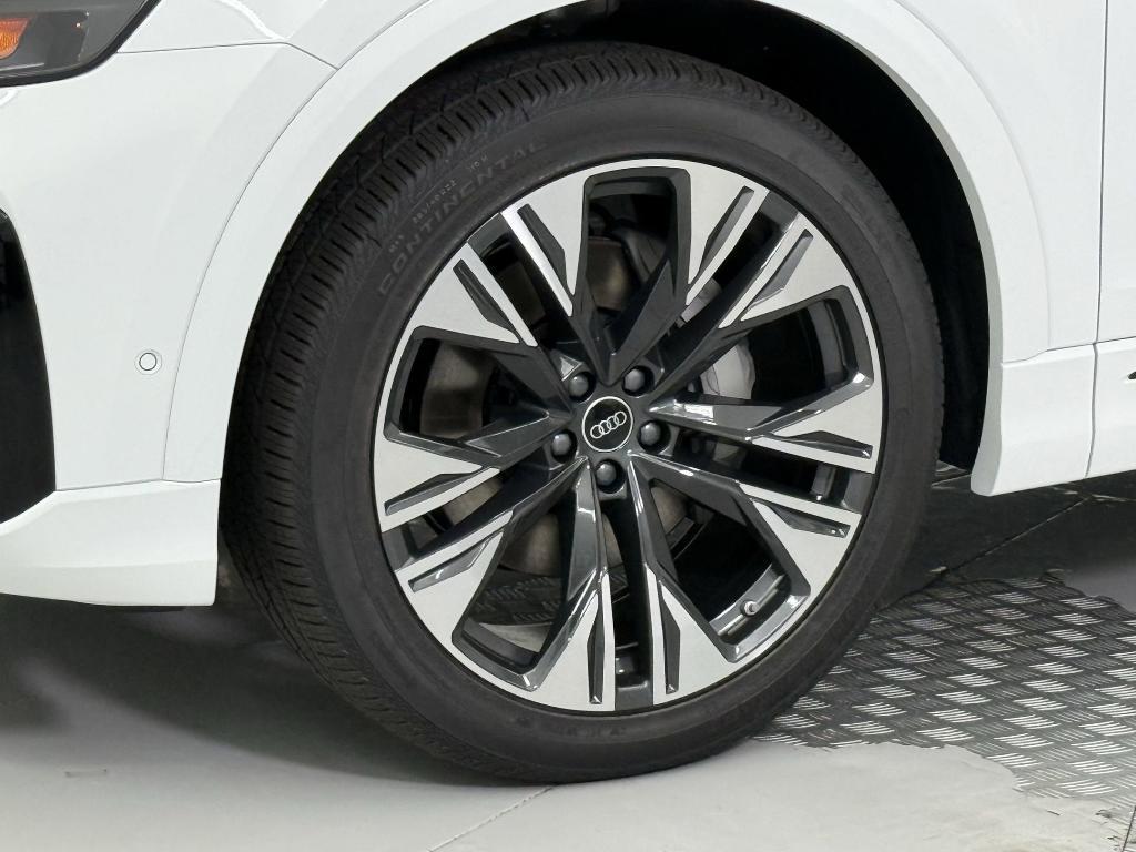 new 2025 Audi Q8 car, priced at $81,101
