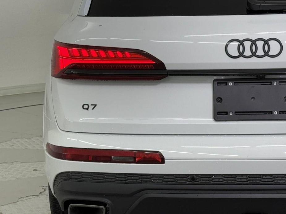 new 2025 Audi Q7 car, priced at $68,501