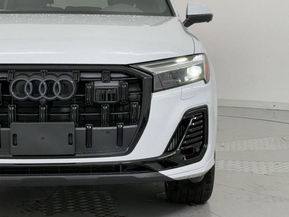 new 2025 Audi Q7 car, priced at $68,501