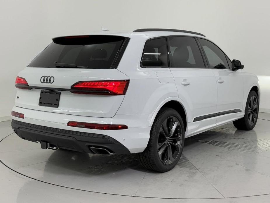 new 2025 Audi Q7 car, priced at $68,501