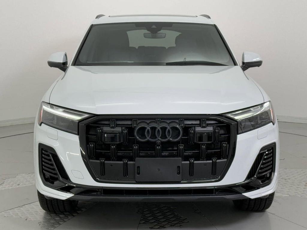 new 2025 Audi Q7 car, priced at $71,611