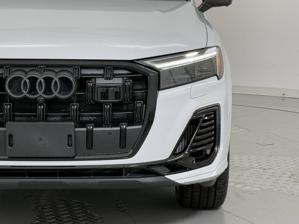 new 2025 Audi Q7 car, priced at $71,611