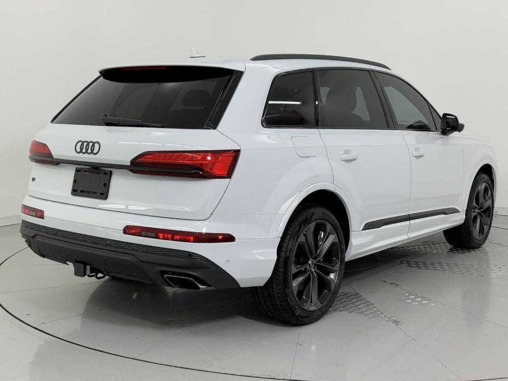 new 2025 Audi Q7 car, priced at $71,611