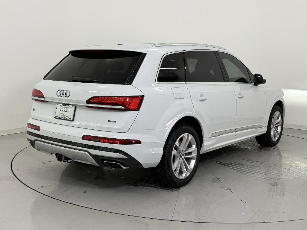 new 2025 Audi Q7 car, priced at $71,861