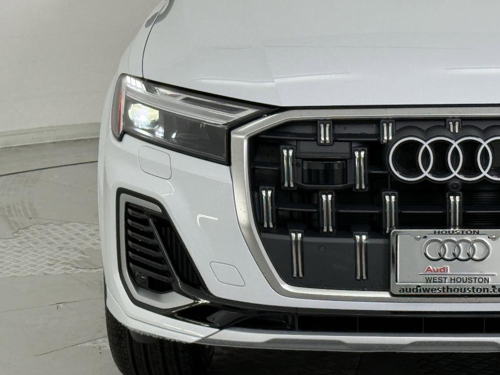 new 2025 Audi Q7 car, priced at $69,591